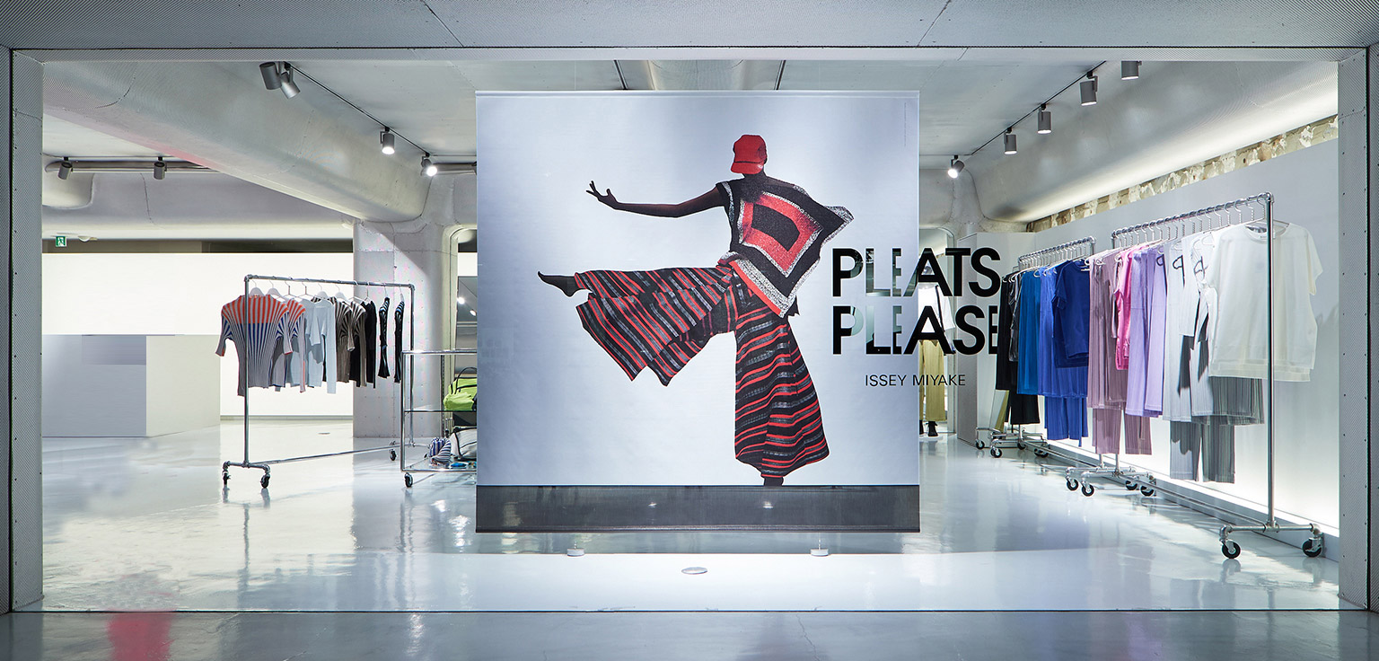 PLEATS PLEASE ISSEY MIYAKE / AOYAMA