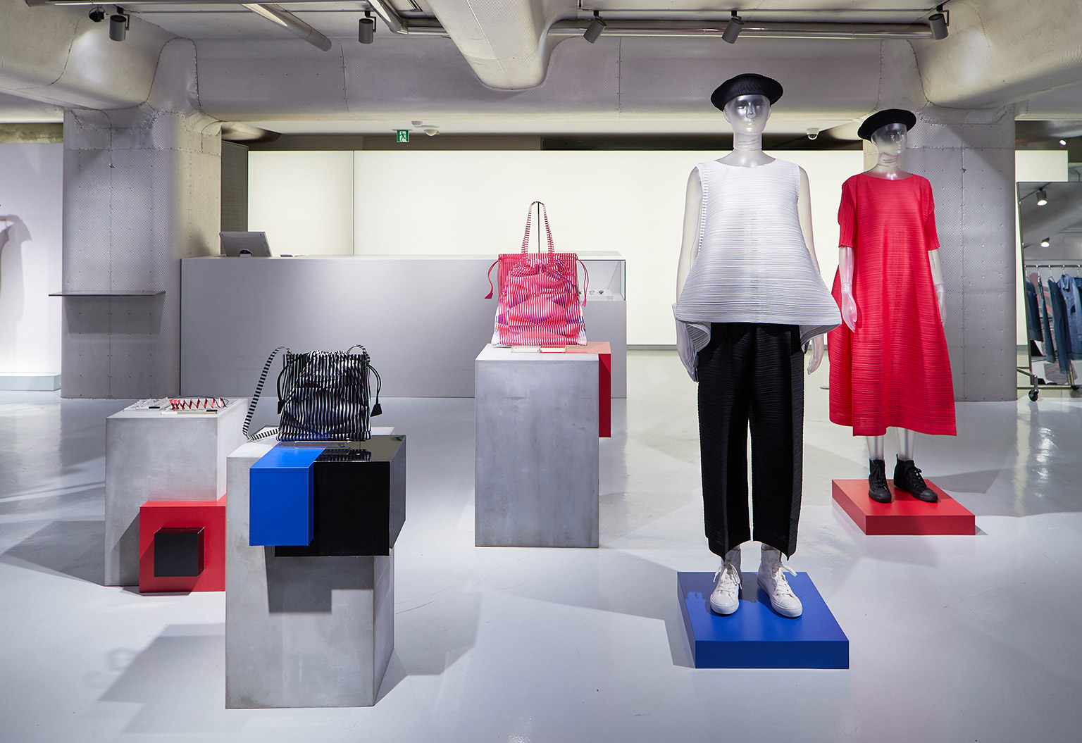 PLEATS PLEASE ISSEY MIYAKE / AOYAMA