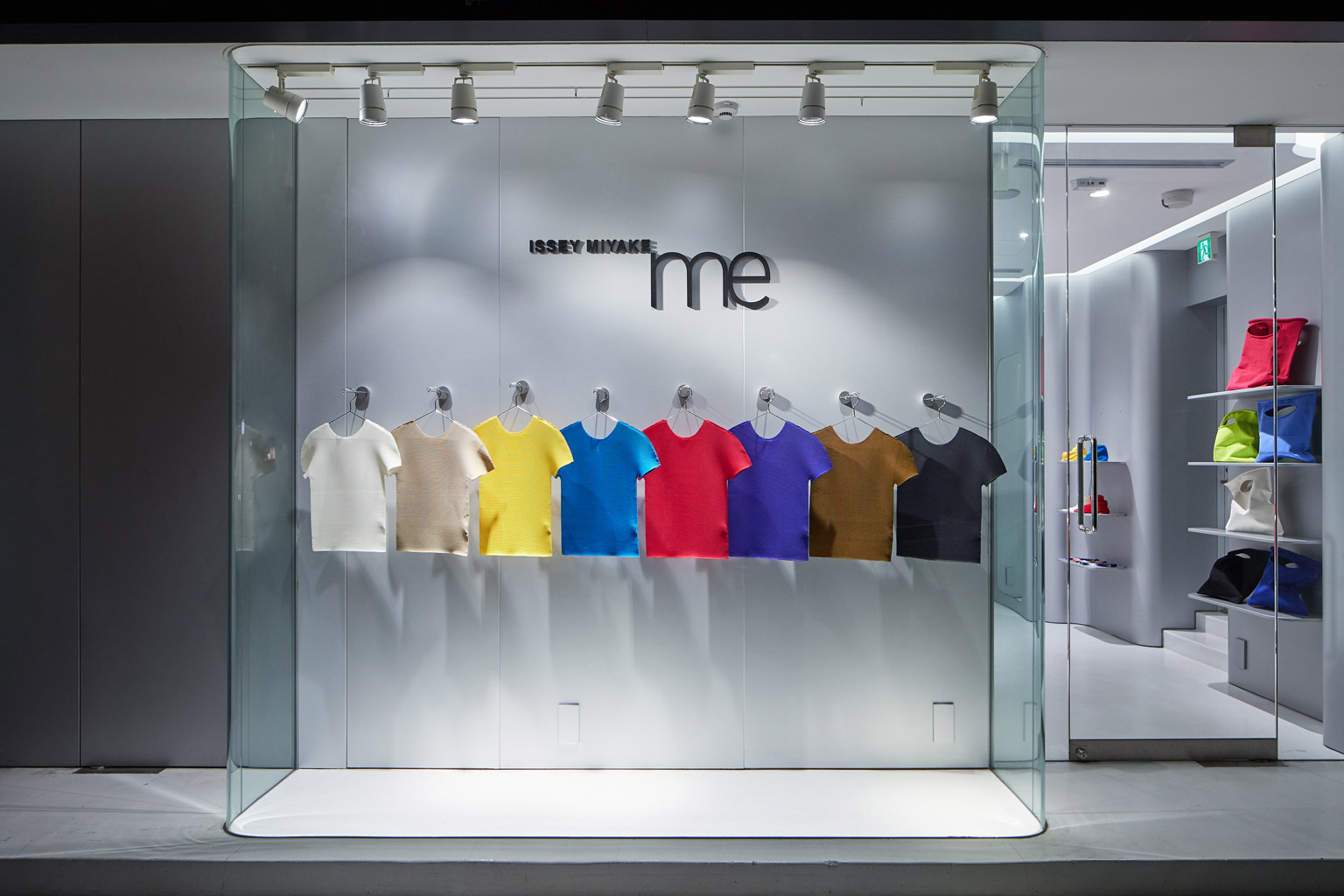 me ISSEY MIYAKE / AOYAMA
