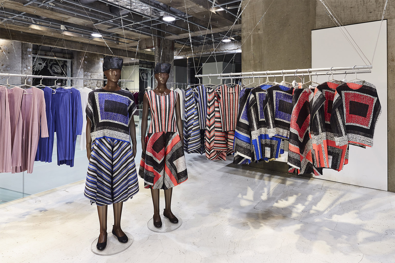 PLEATS PLEASE ISSEY MIYAKE