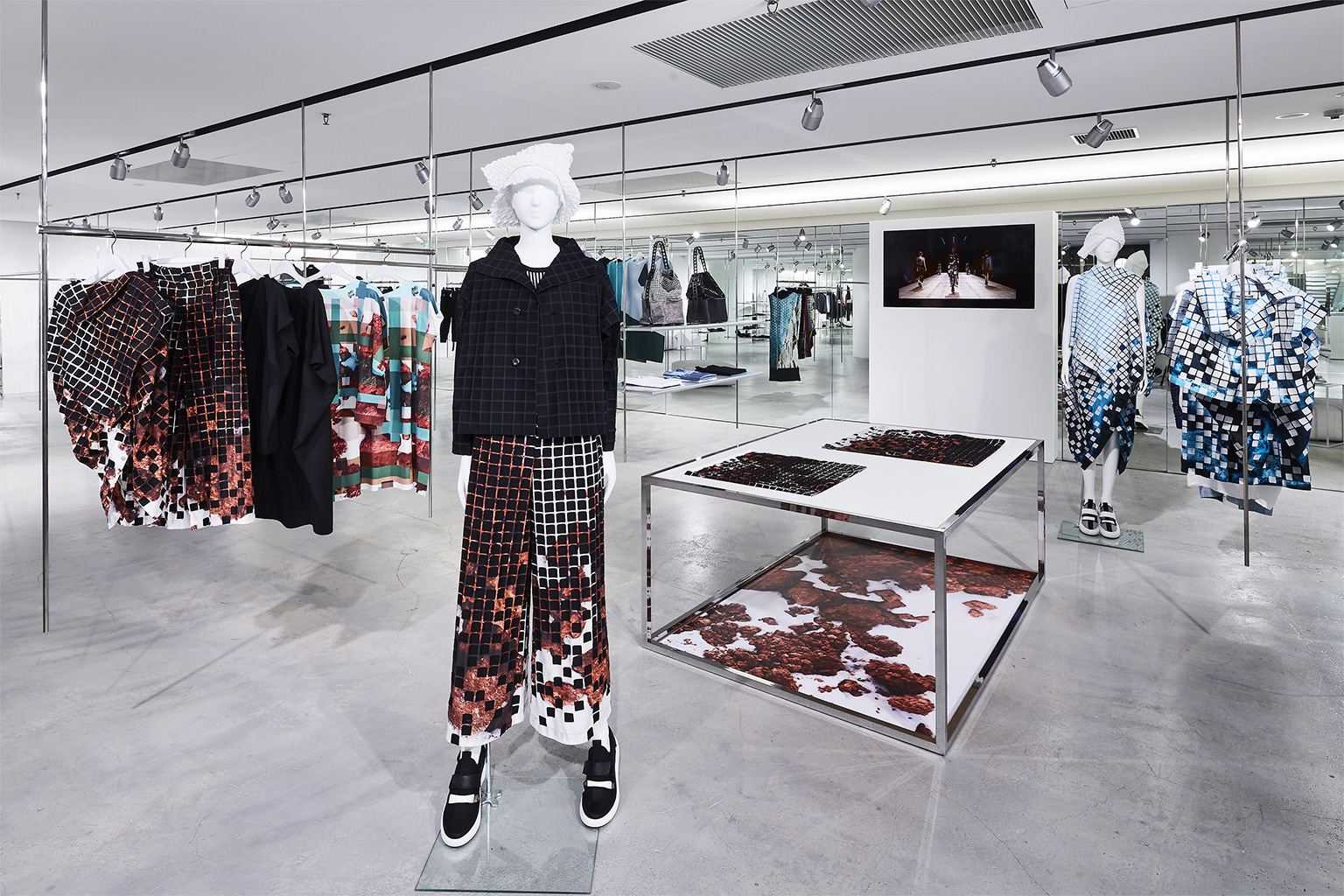 ISSEY MIYAKE / SEMBA