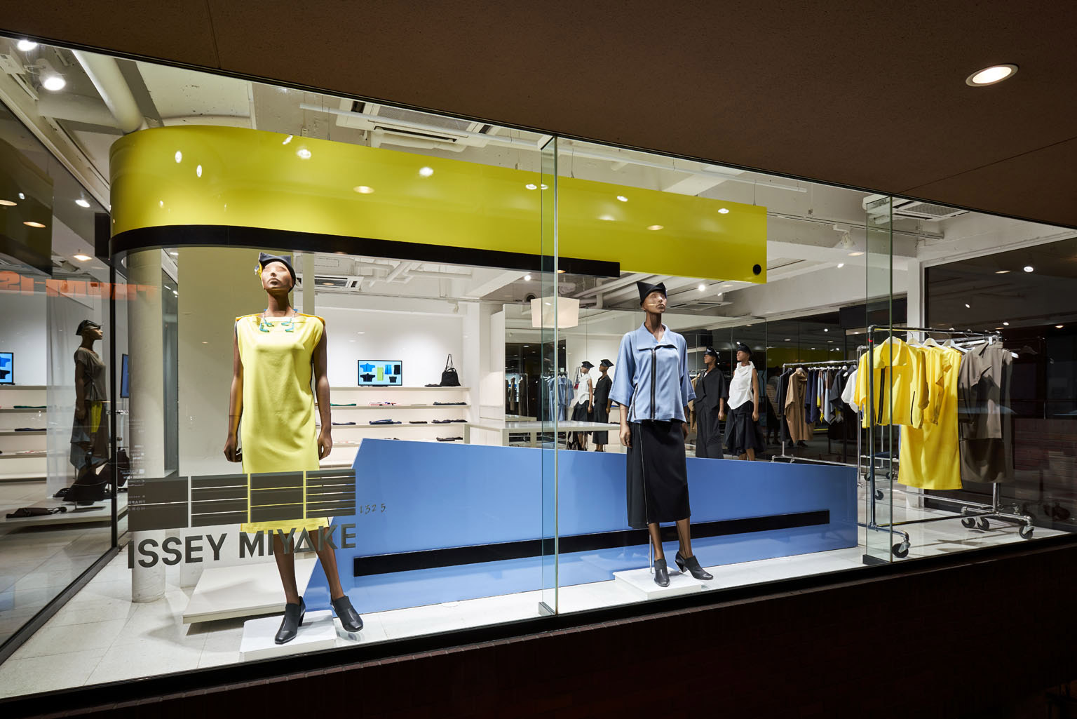 REALITY LAB. ISSEY MIYAKE