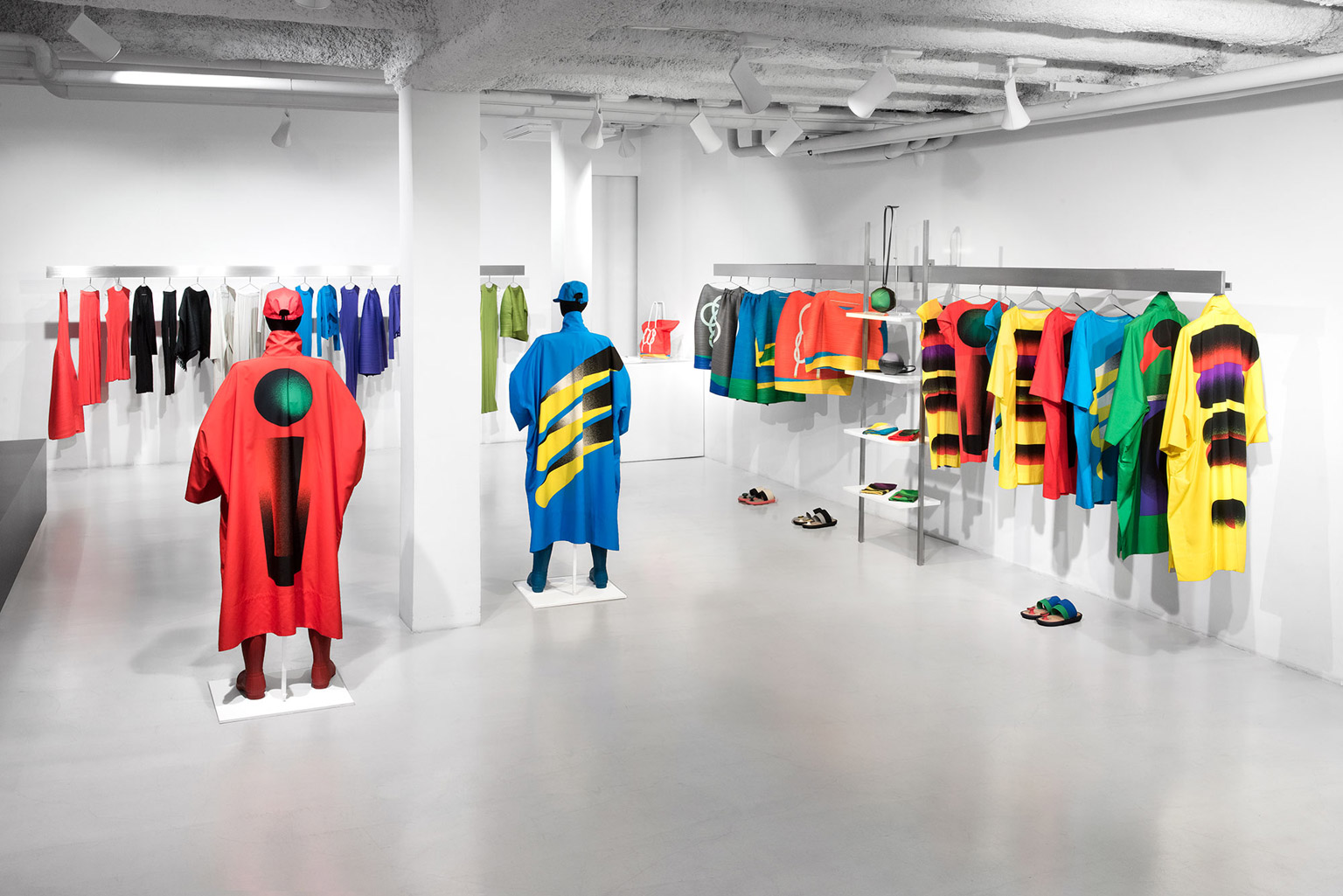 PLEATS PLEASE ISSEY MIYAKE