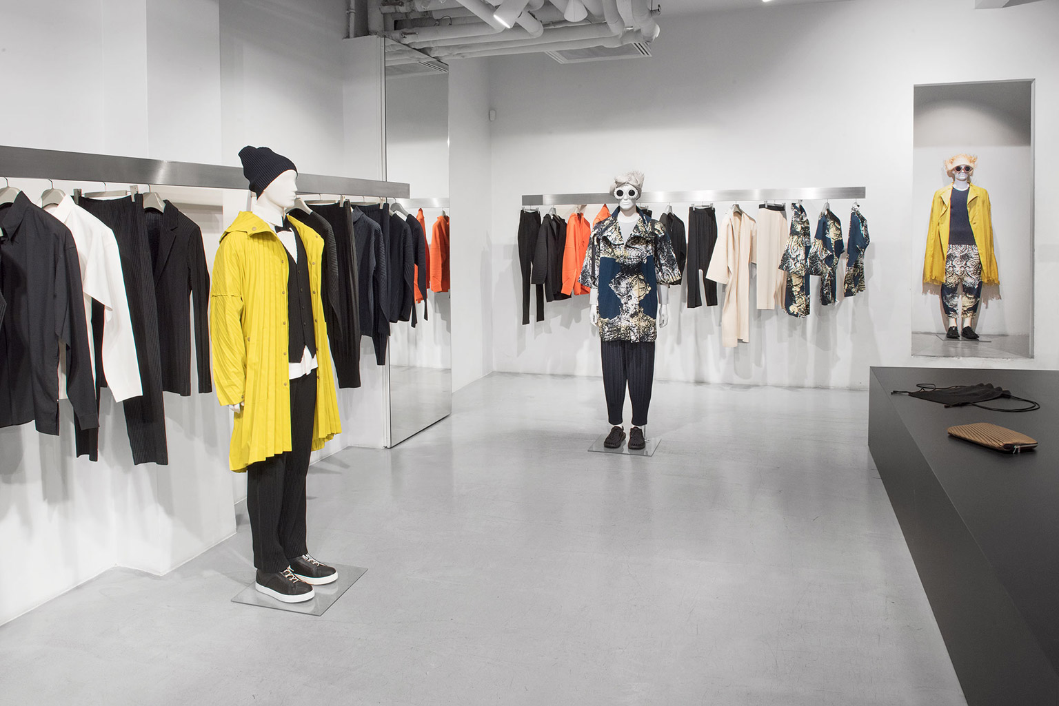 HOMME PLISSÉ ISSEY MIYAKE