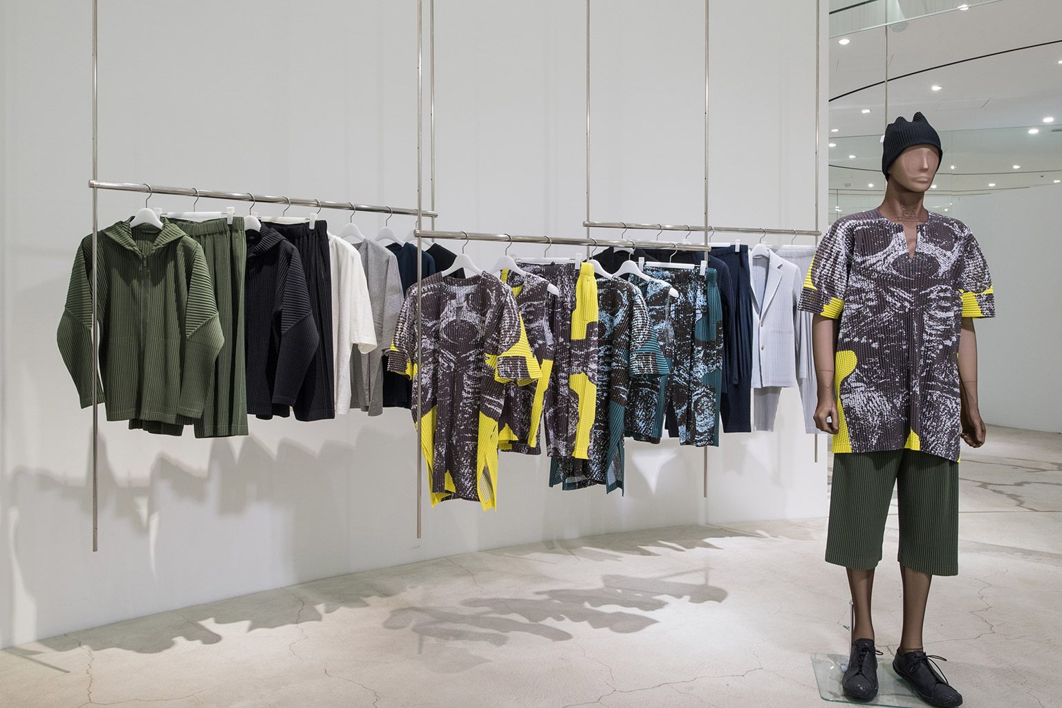HOMME PLISSÉ ISSEY MIYAKE