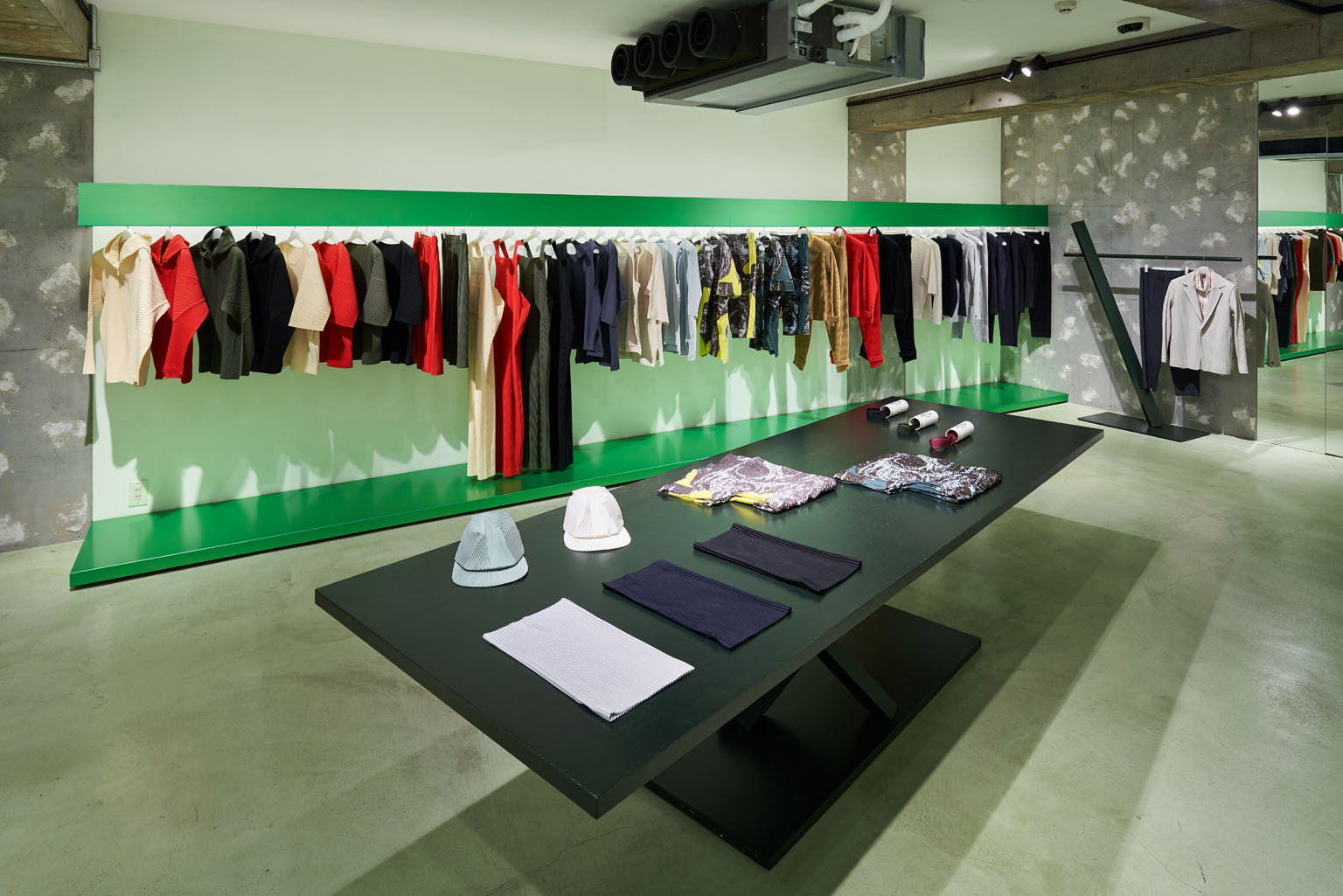 HOMME PLISSÉ ISSEY MIYAKE