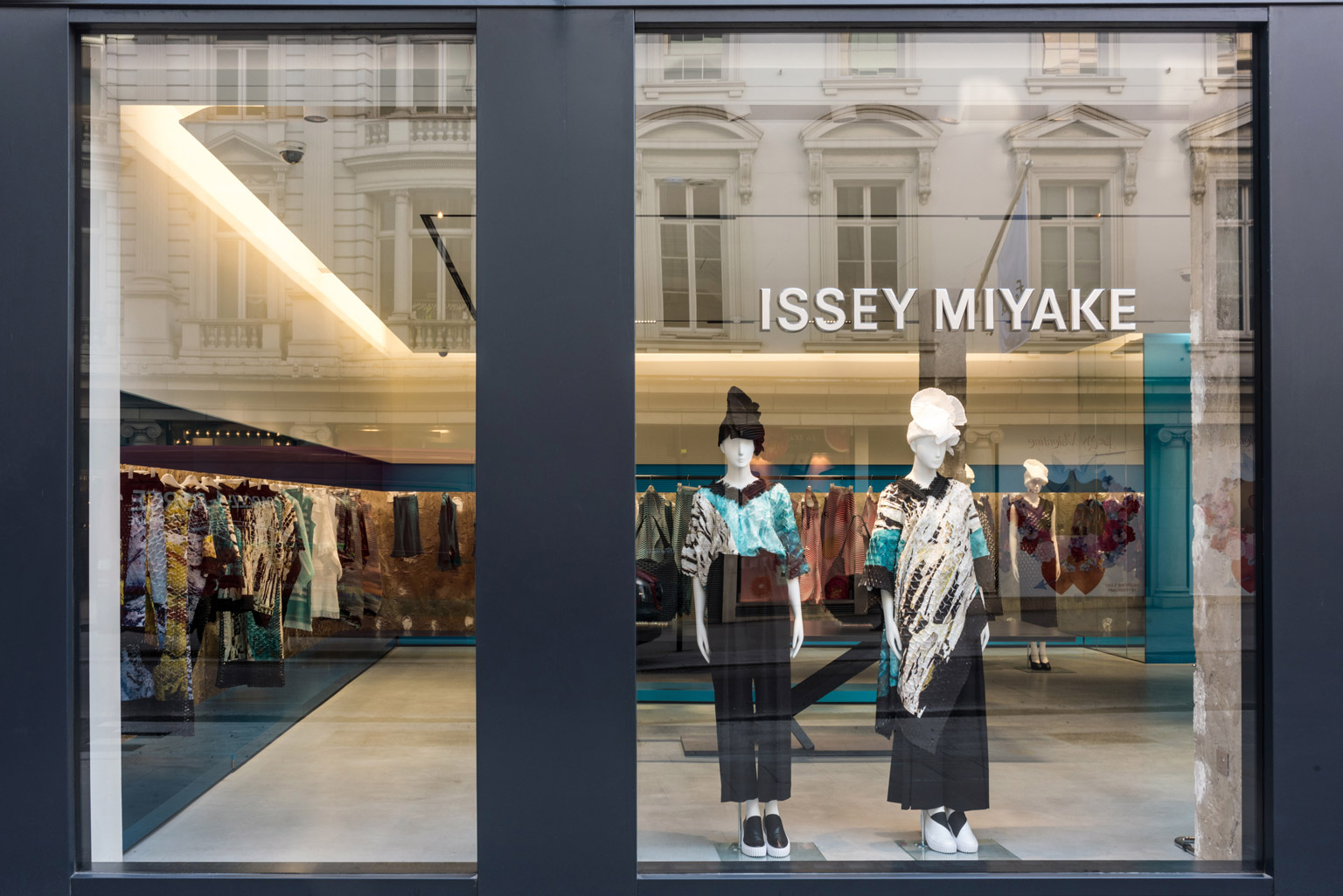 ISSEY MIYAKE / LONDON