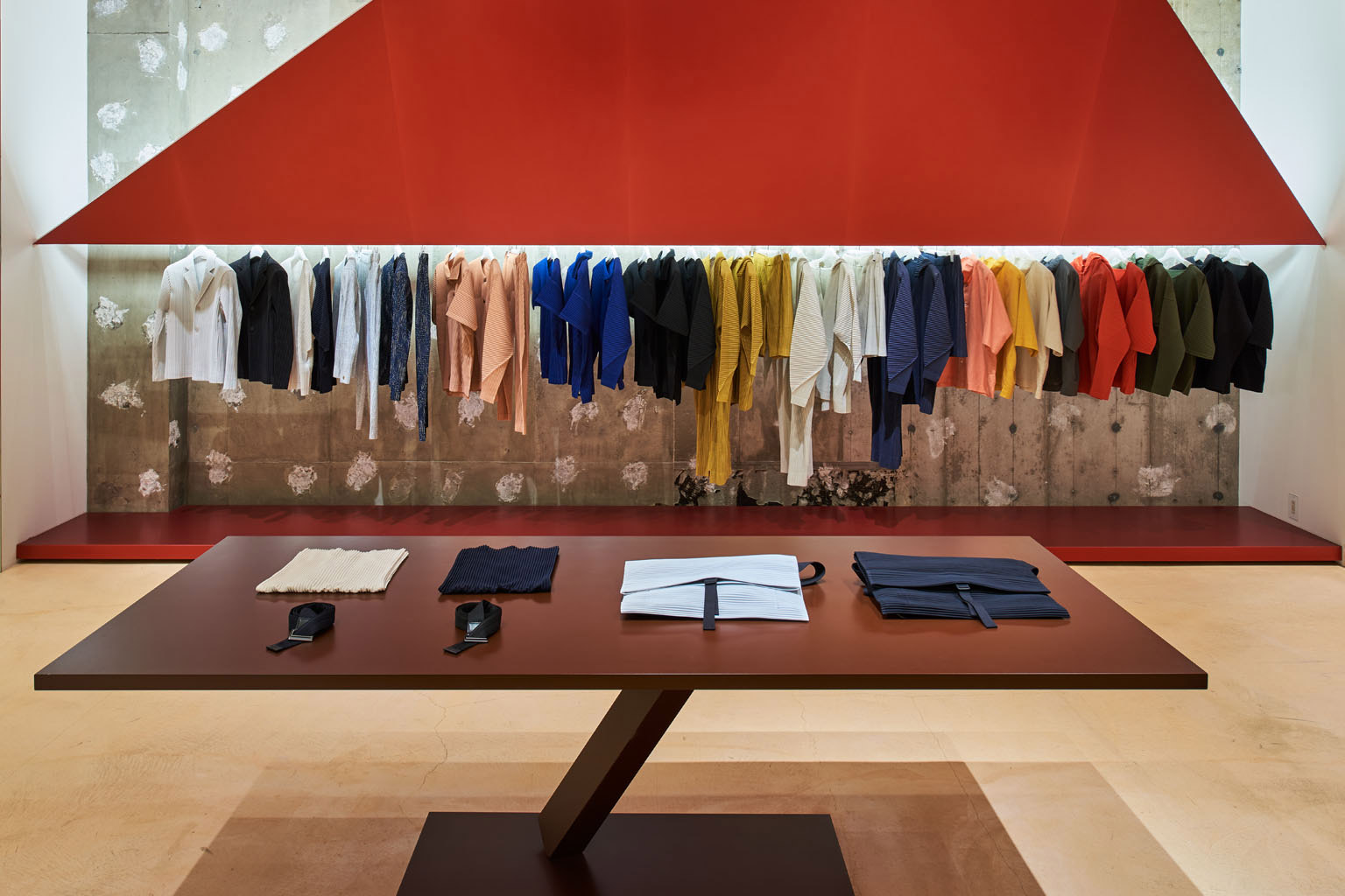 HOMME PLISSÉ ISSEY MIYAKE