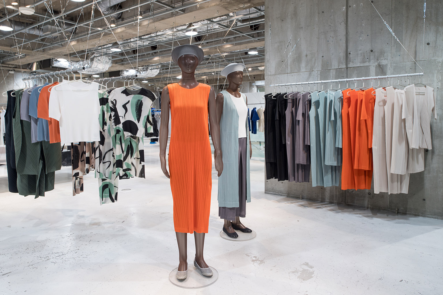 PLEATS PLEASE ISSEY MIYAKE
