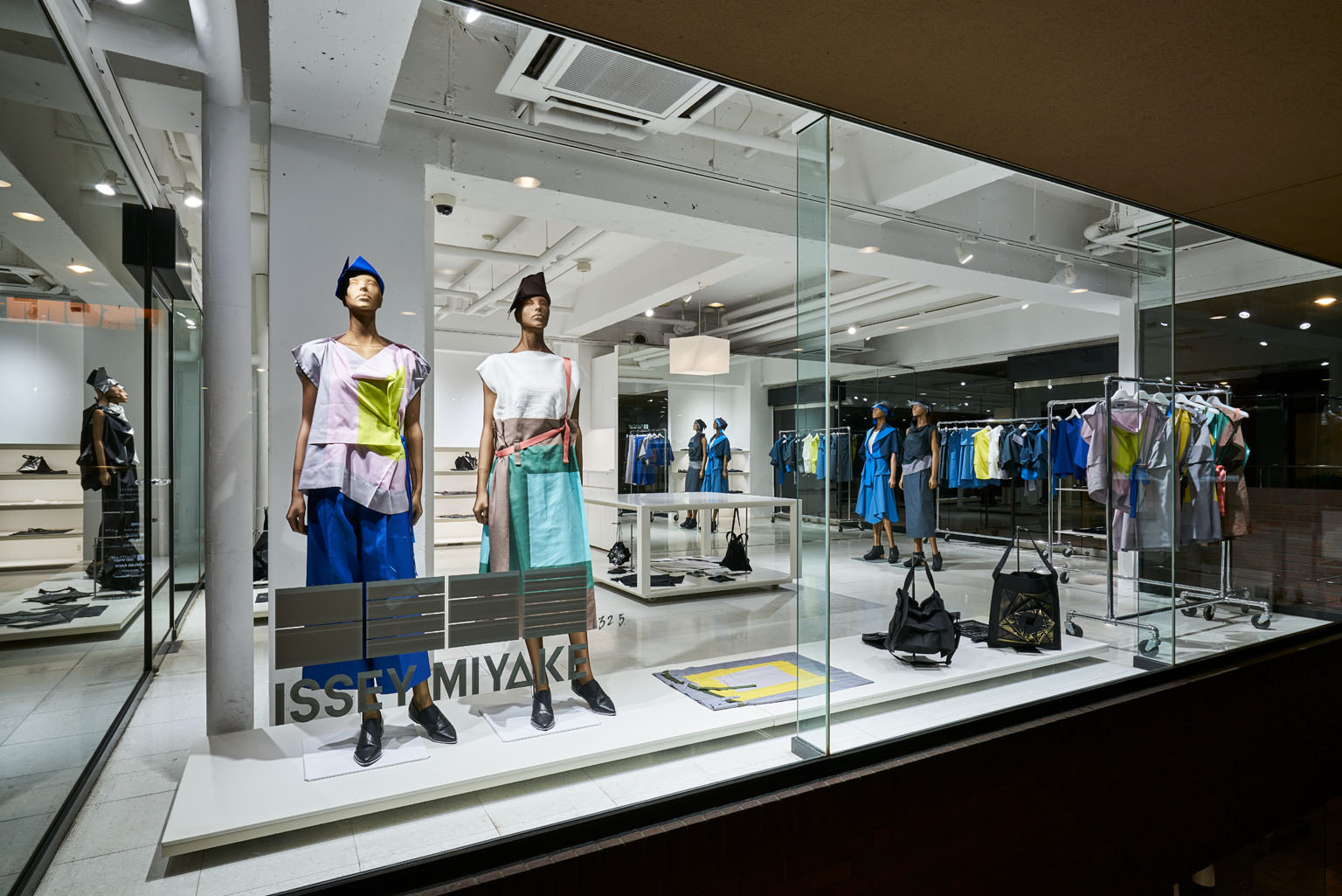 REALITY LAB. ISSEY MIYAKE