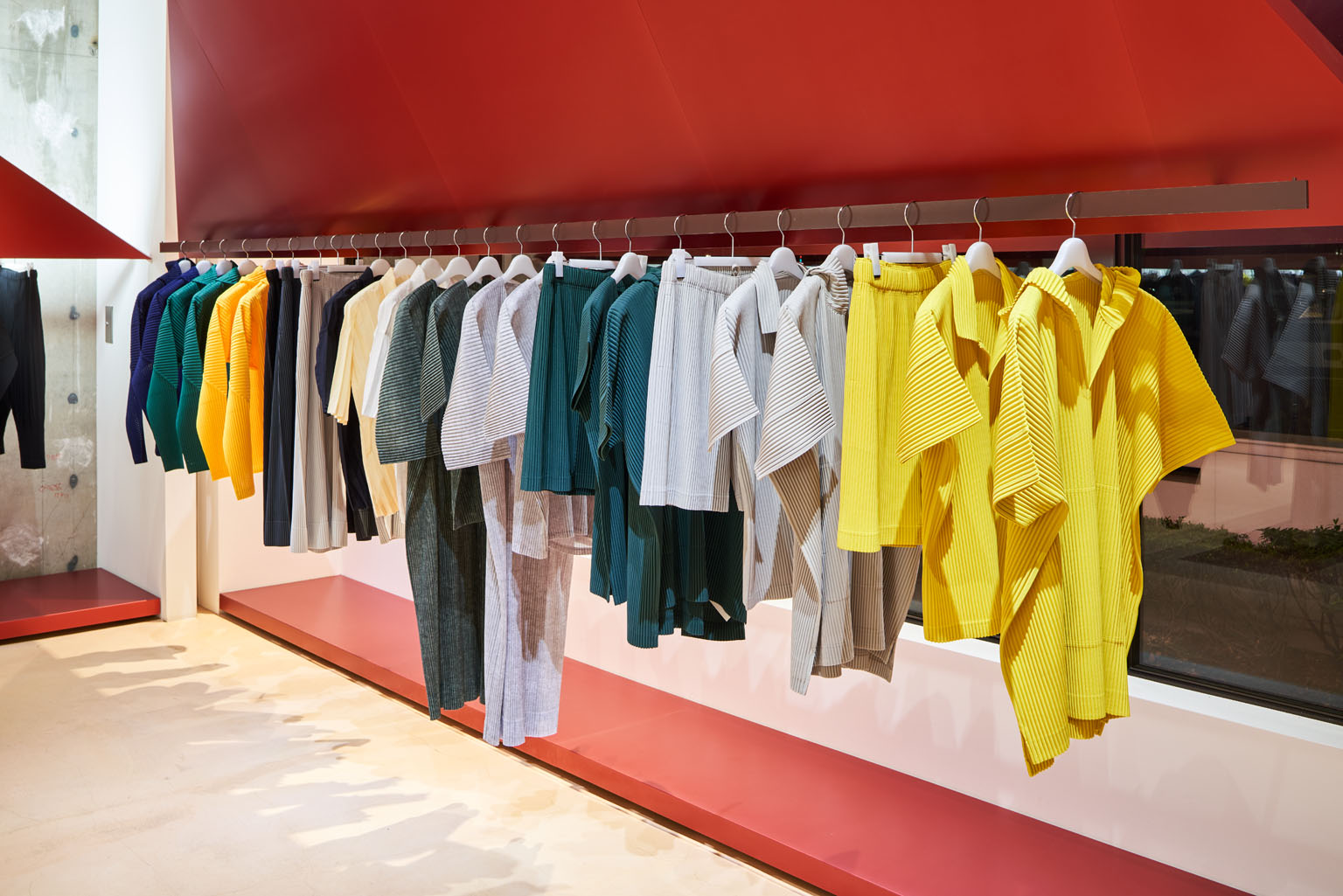 HOMME PLISSÉ ISSEY MIYAKE