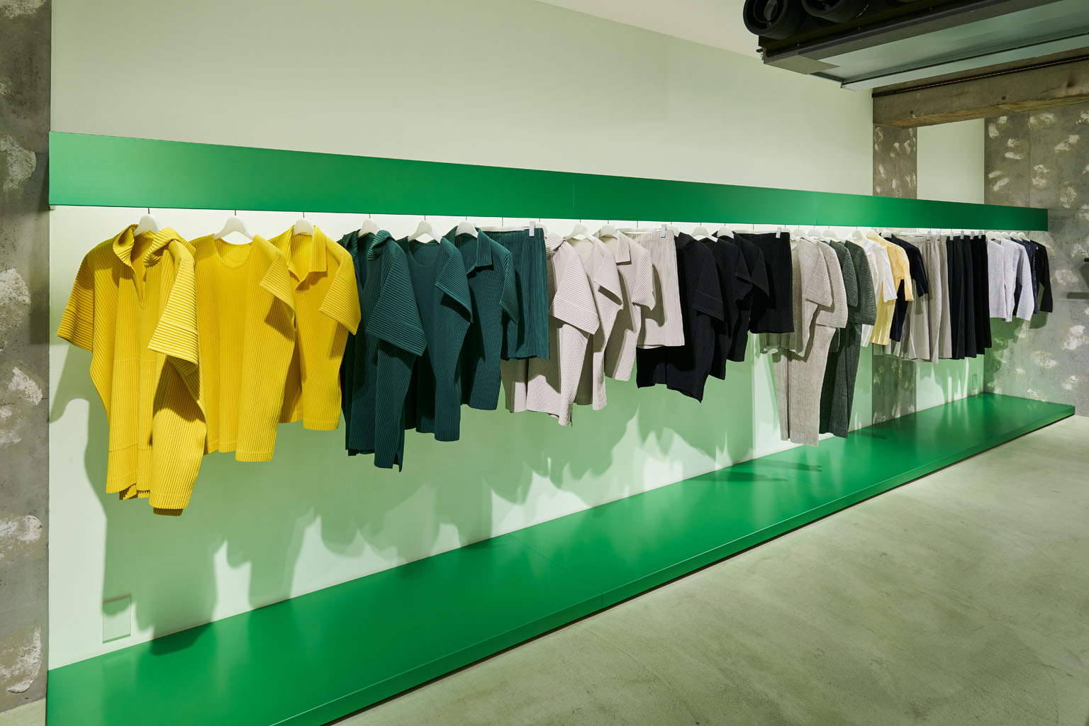 HOMME PLISSÉ ISSEY MIYAKE