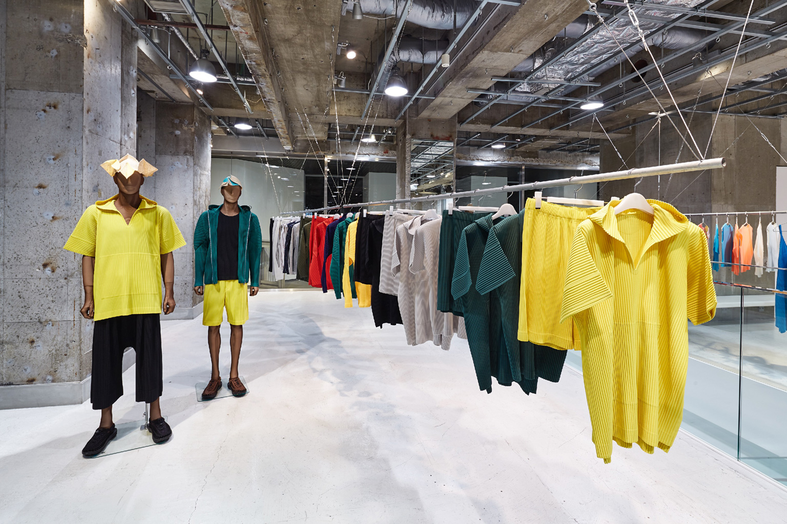 HOMME PLISSÉ ISSEY MIYAKE