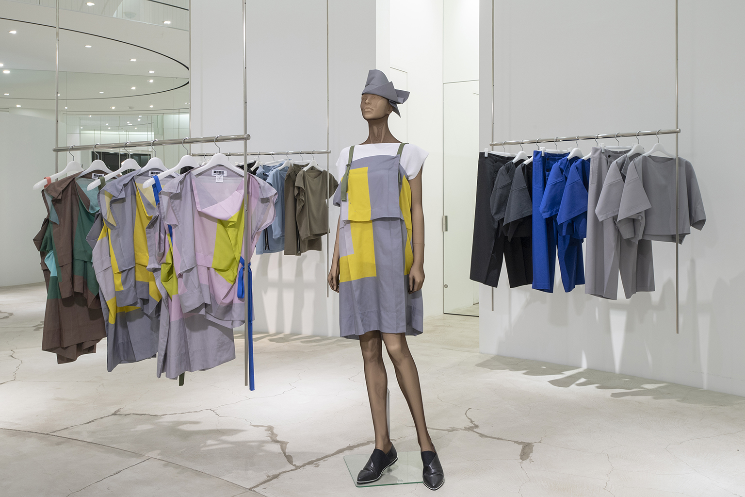 132 5. ISSEY MIYAKE