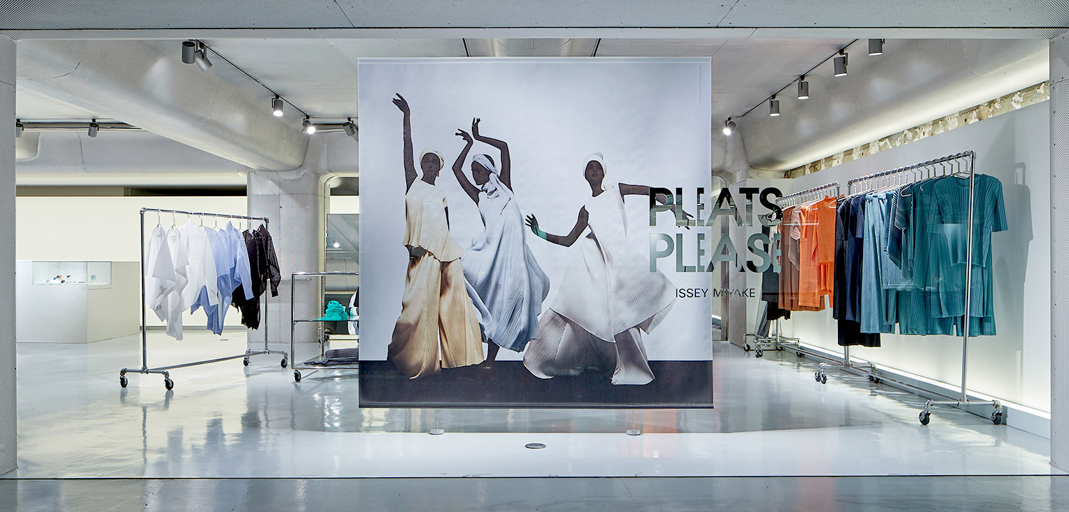 PLEATS PLEASE ISSEY MIYAKE / AOYAMA