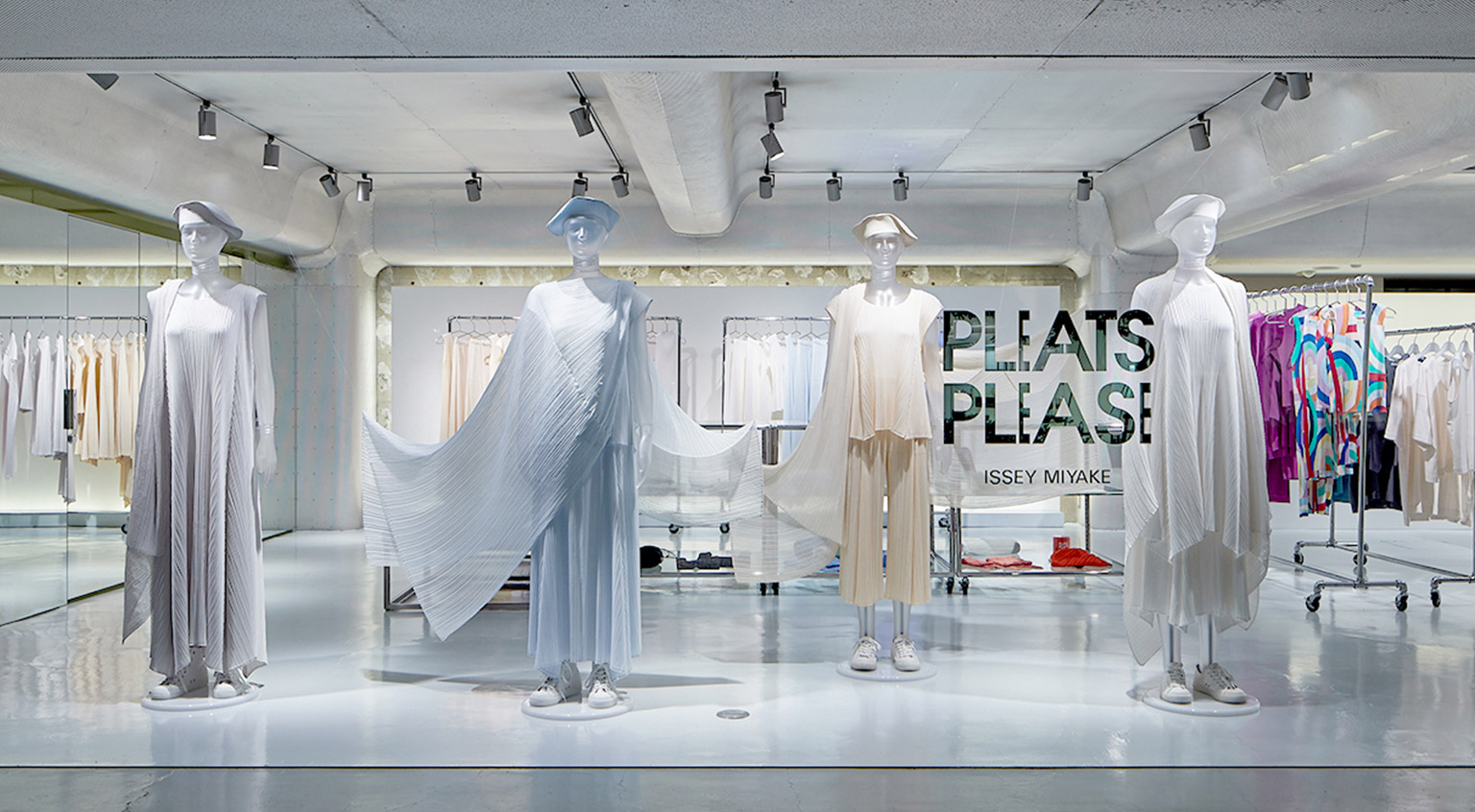 PLEATS PLEASE ISSEY MIYAKE / AOYAMA