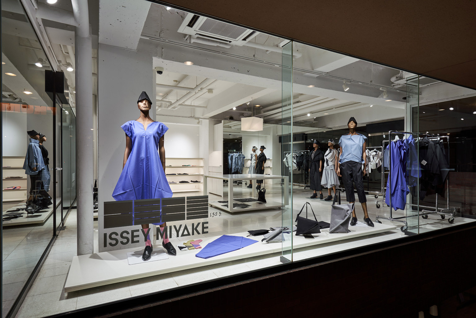 132 5. ISSEY MIYAKE