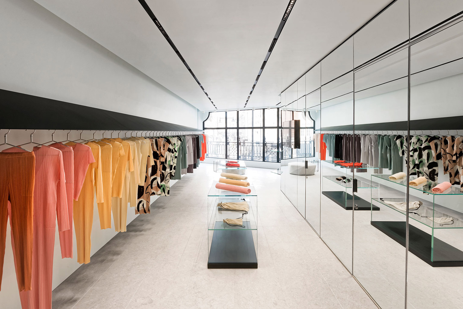 ISSEY MIYAKE / LONDON 33 BROOK