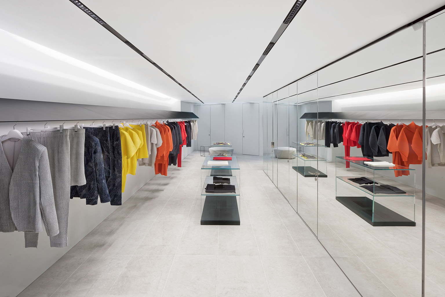 ISSEY MIYAKE / LONDON 33 BROOK