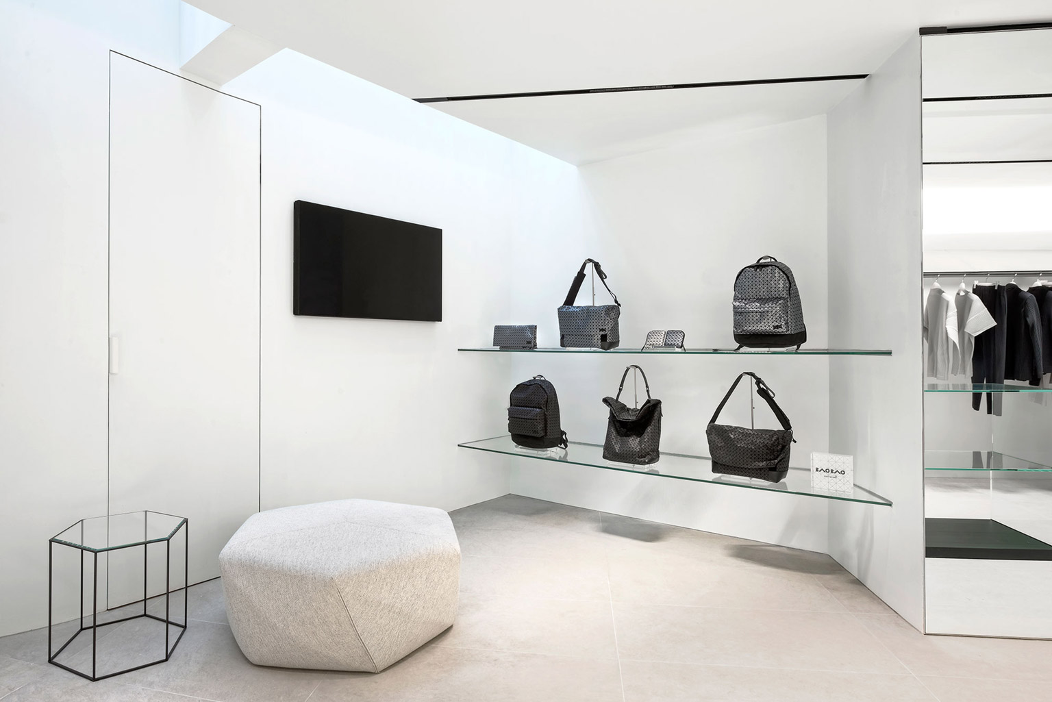 ISSEY MIYAKE / LONDON 33 BROOK