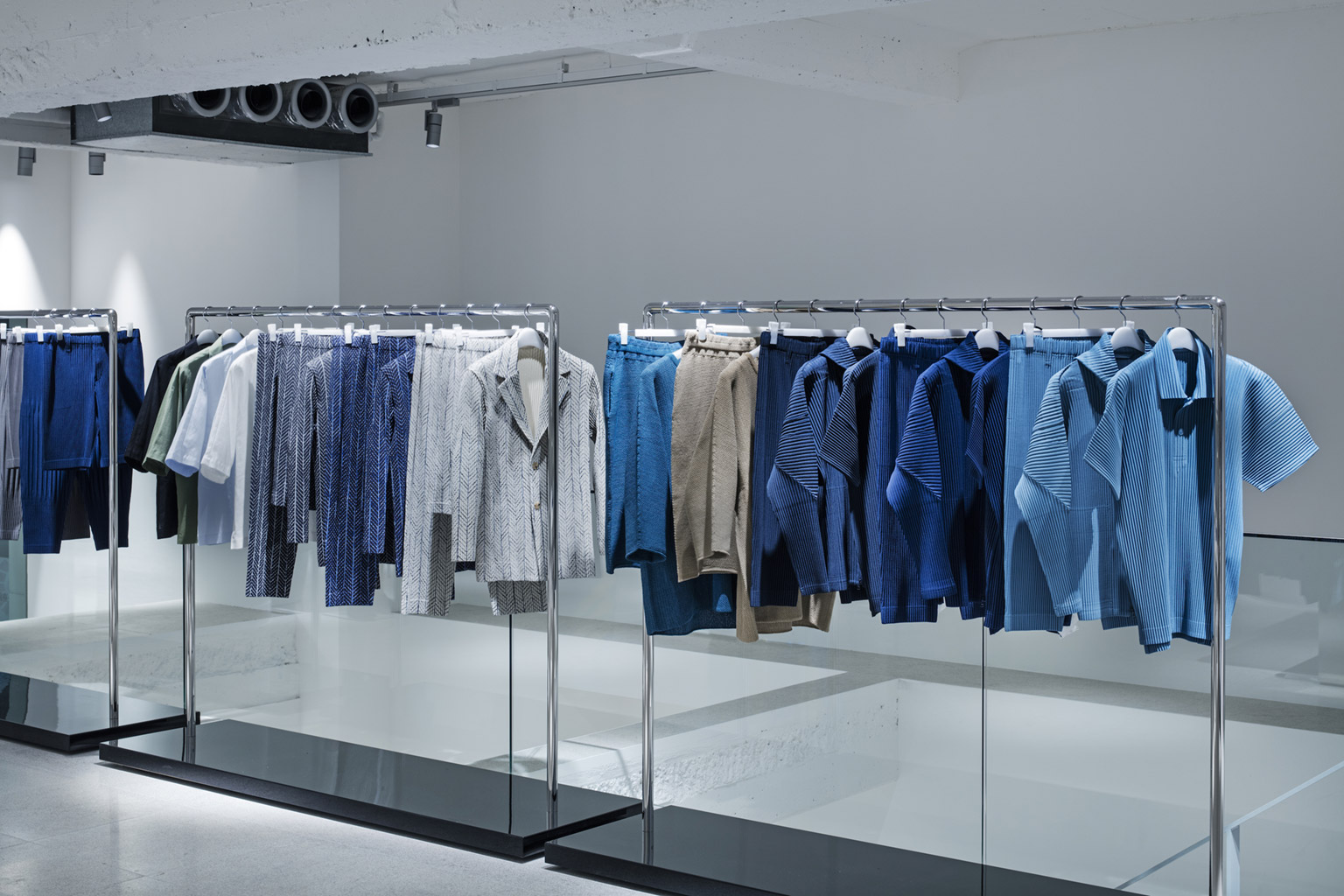 HOMME PLISSÉ ISSEY MIYAKE