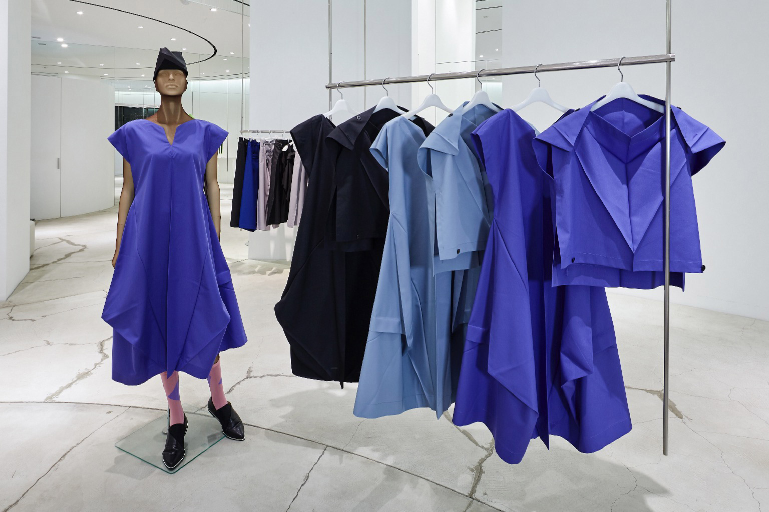 132 5. ISSEY MIYAKE