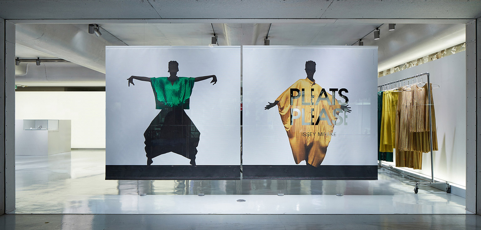 PLEATS PLEASE ISSEY MIYAKE / AOYAMA