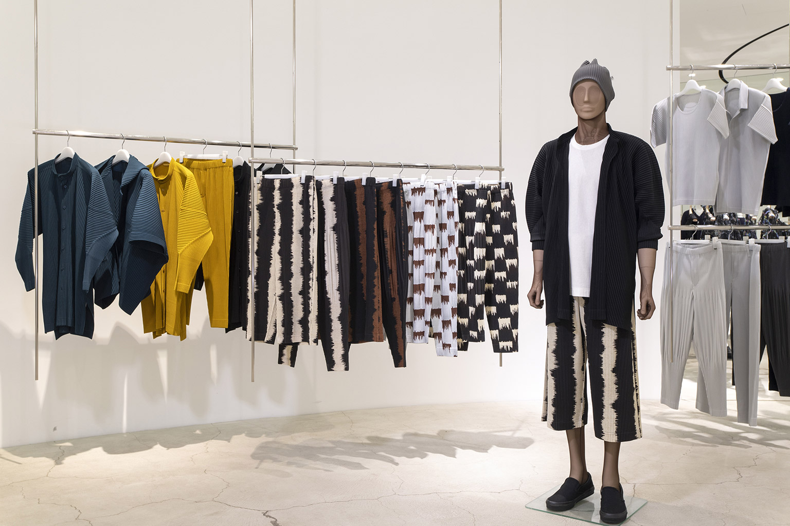 HOMME PLISSÉ ISSEY MIYAKE
