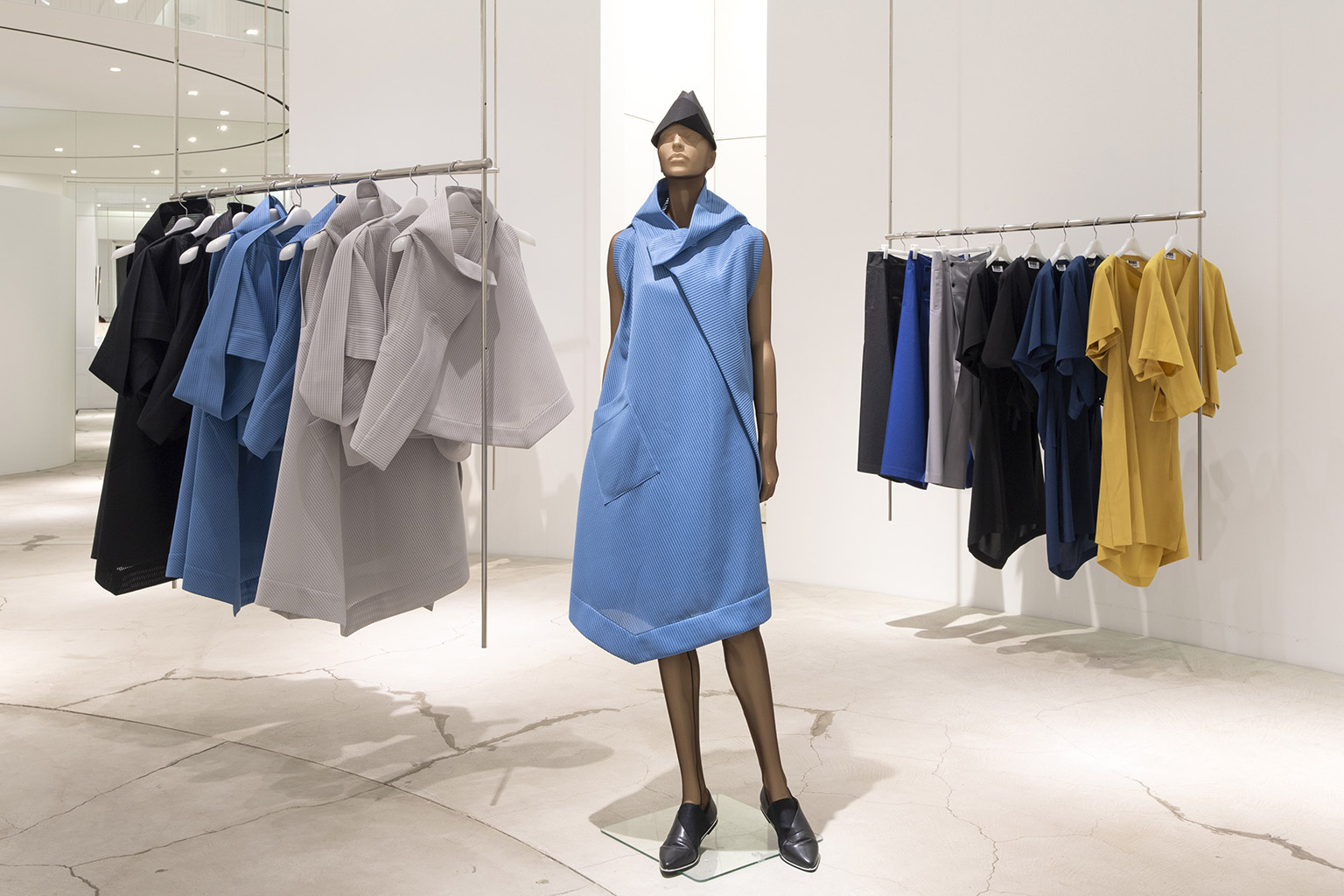 132 5. ISSEY MIYAKE
