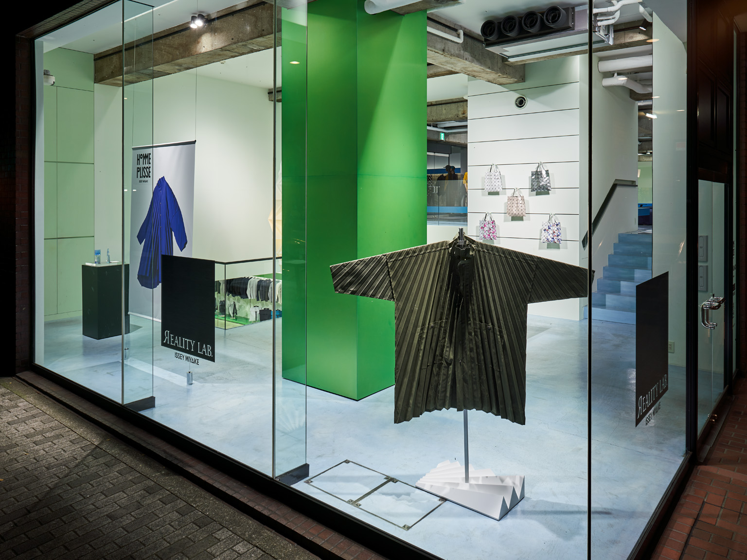 REALITY LAB. ISSEY MIYAKE