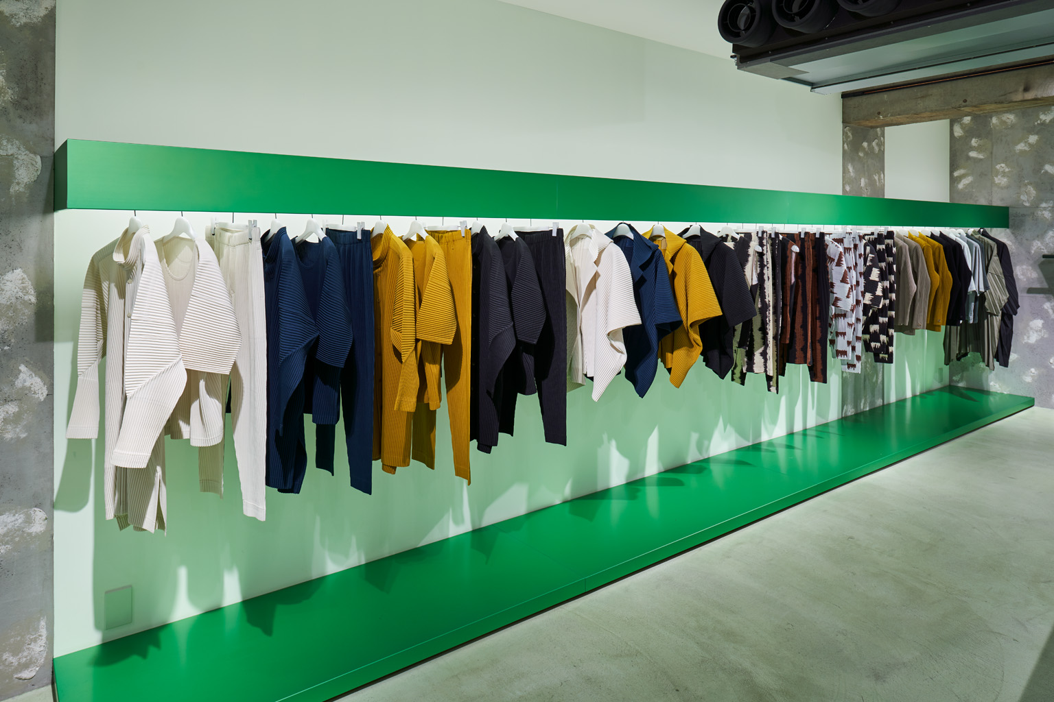 HOMME PLISSÉ ISSEY MIYAKE