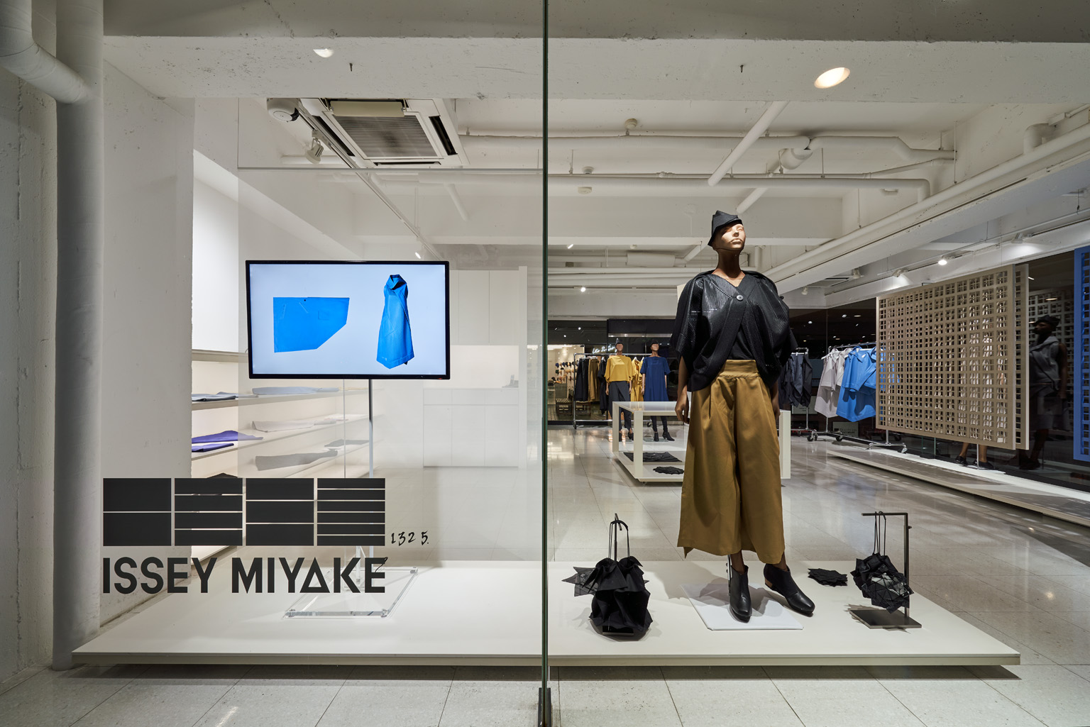132 5. ISSEY MIYAKE