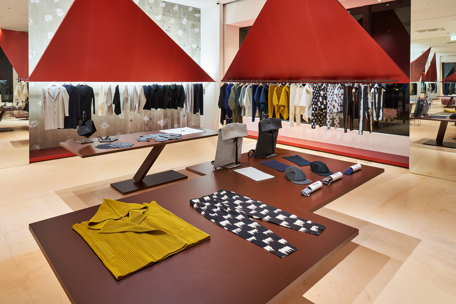 HOMME PLISSÉ ISSEY MIYAKE