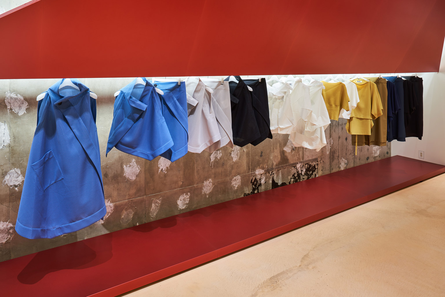 132 5. ISSEY MIYAKE