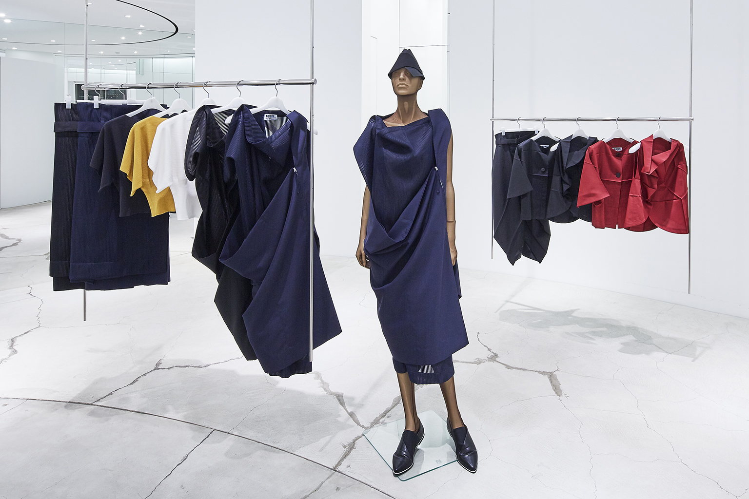132 5. ISSEY MIYAKE