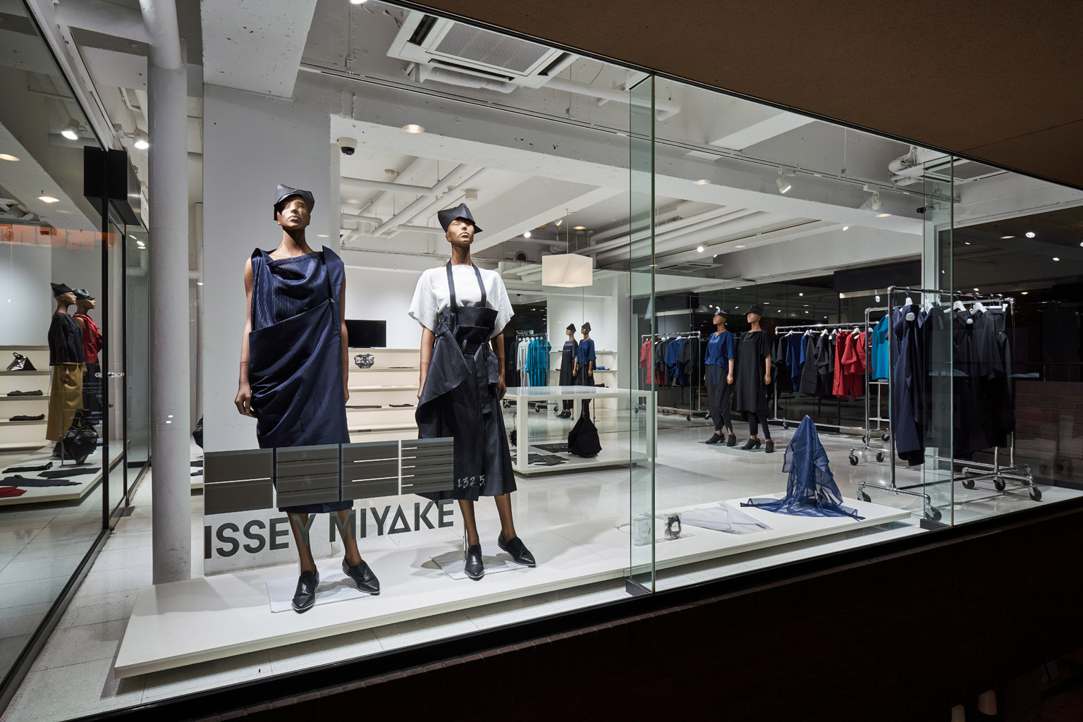 132 5. ISSEY MIYAKE