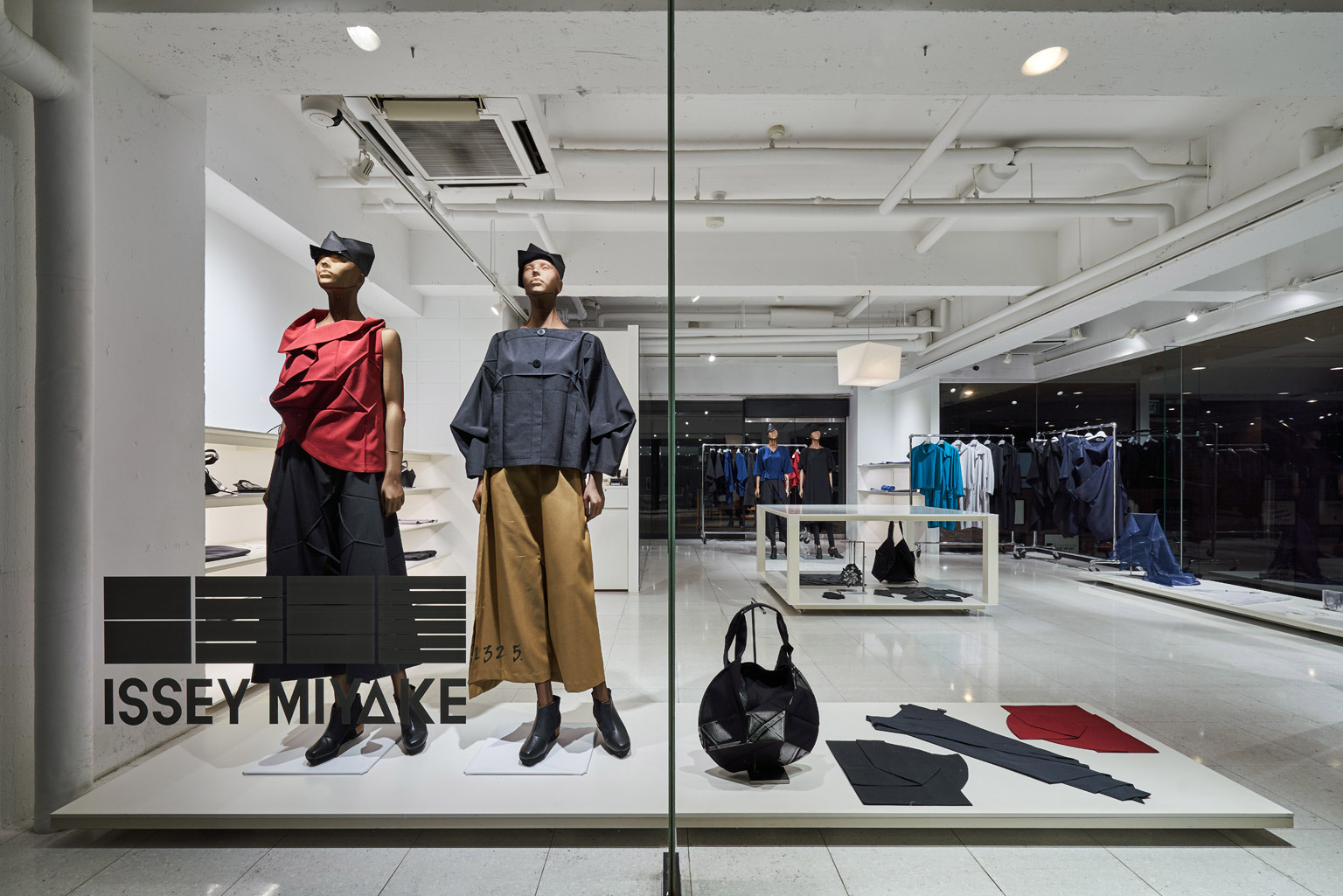 132 5. ISSEY MIYAKE