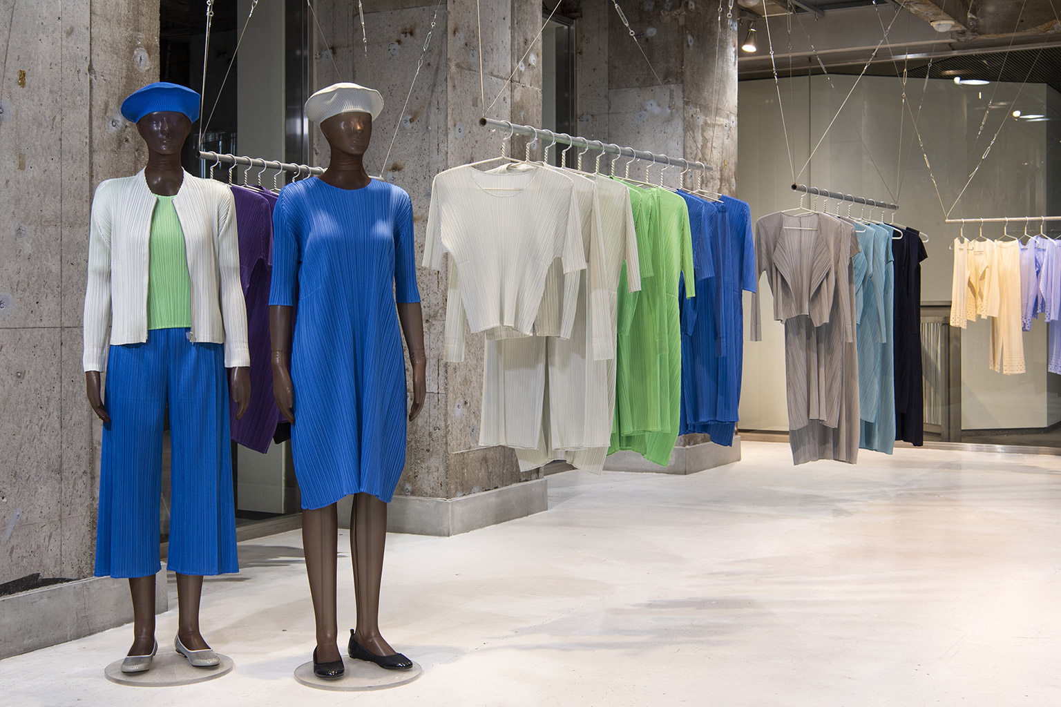 PLEATS PLEASE ISSEY MIYAKE