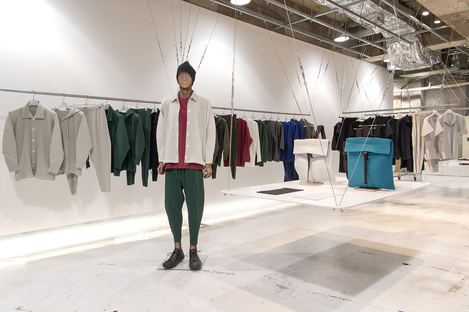 HOMME PLISSÉ ISSEY MIYAKE