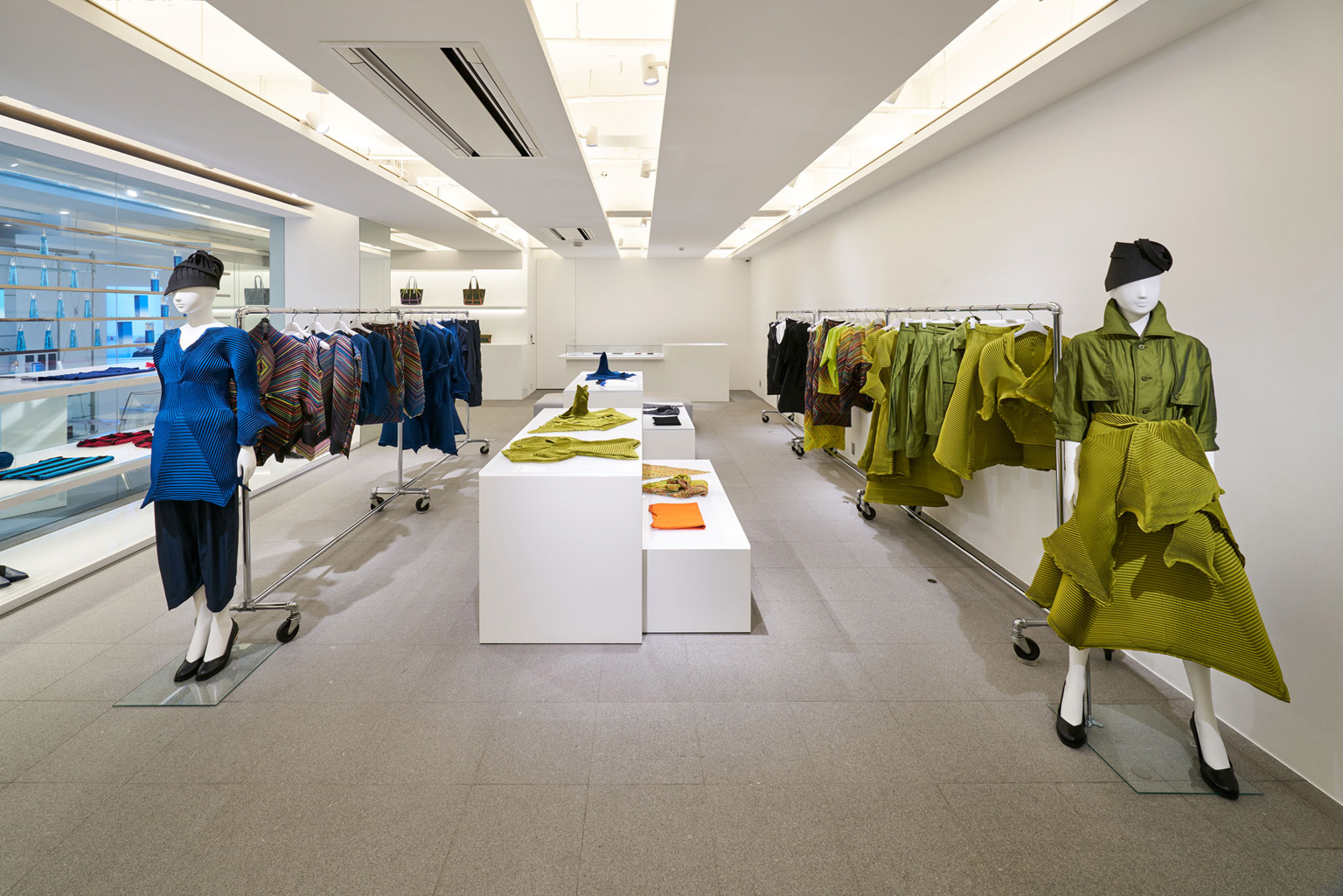 ISSEY MIYAKE / AOYAMA