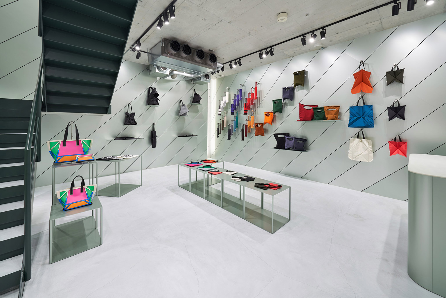 GOOD GOODS ISSEY MIYAKE