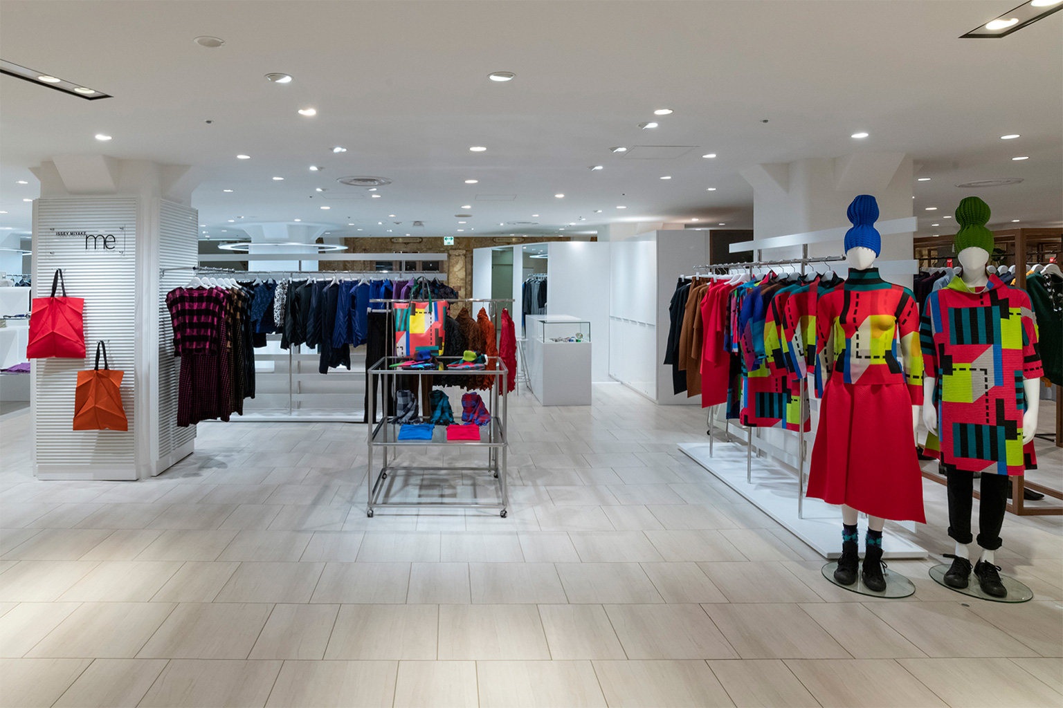 me ISSEY MIYAKE TAKASHIMAYA NIHOMBASHI STORE
