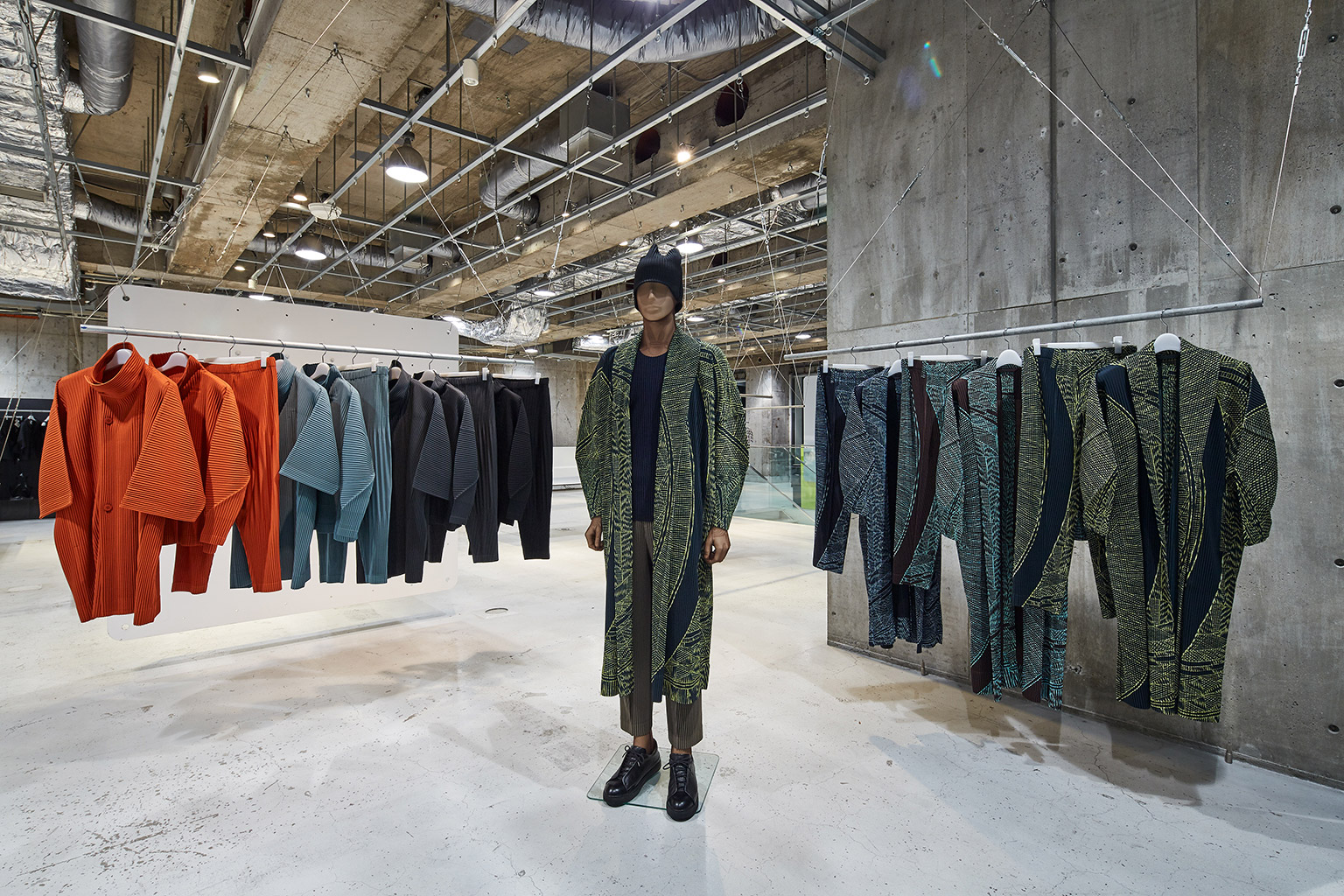 HOMME PLISSÉ ISSEY MIYAKE