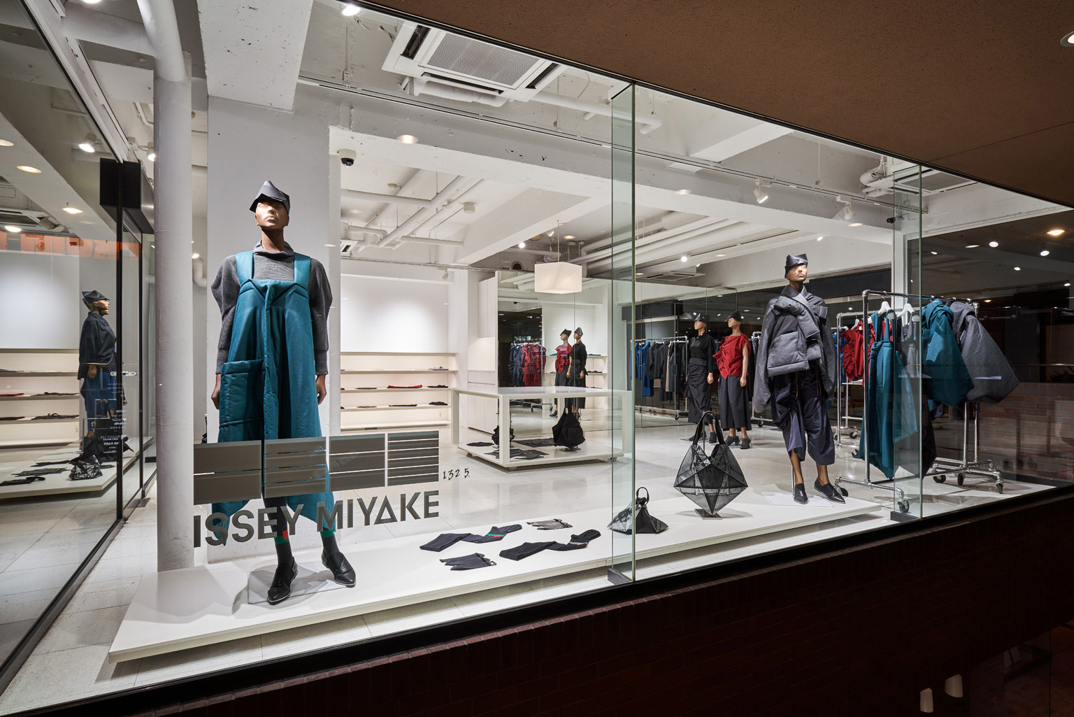 132 5. ISSEY MIYAKE