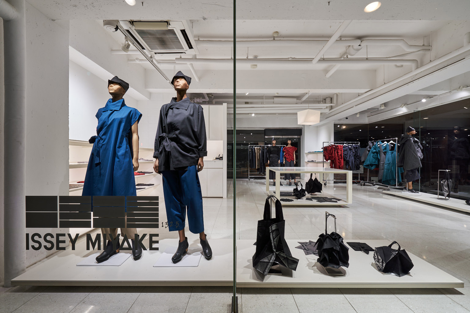 132 5. ISSEY MIYAKE