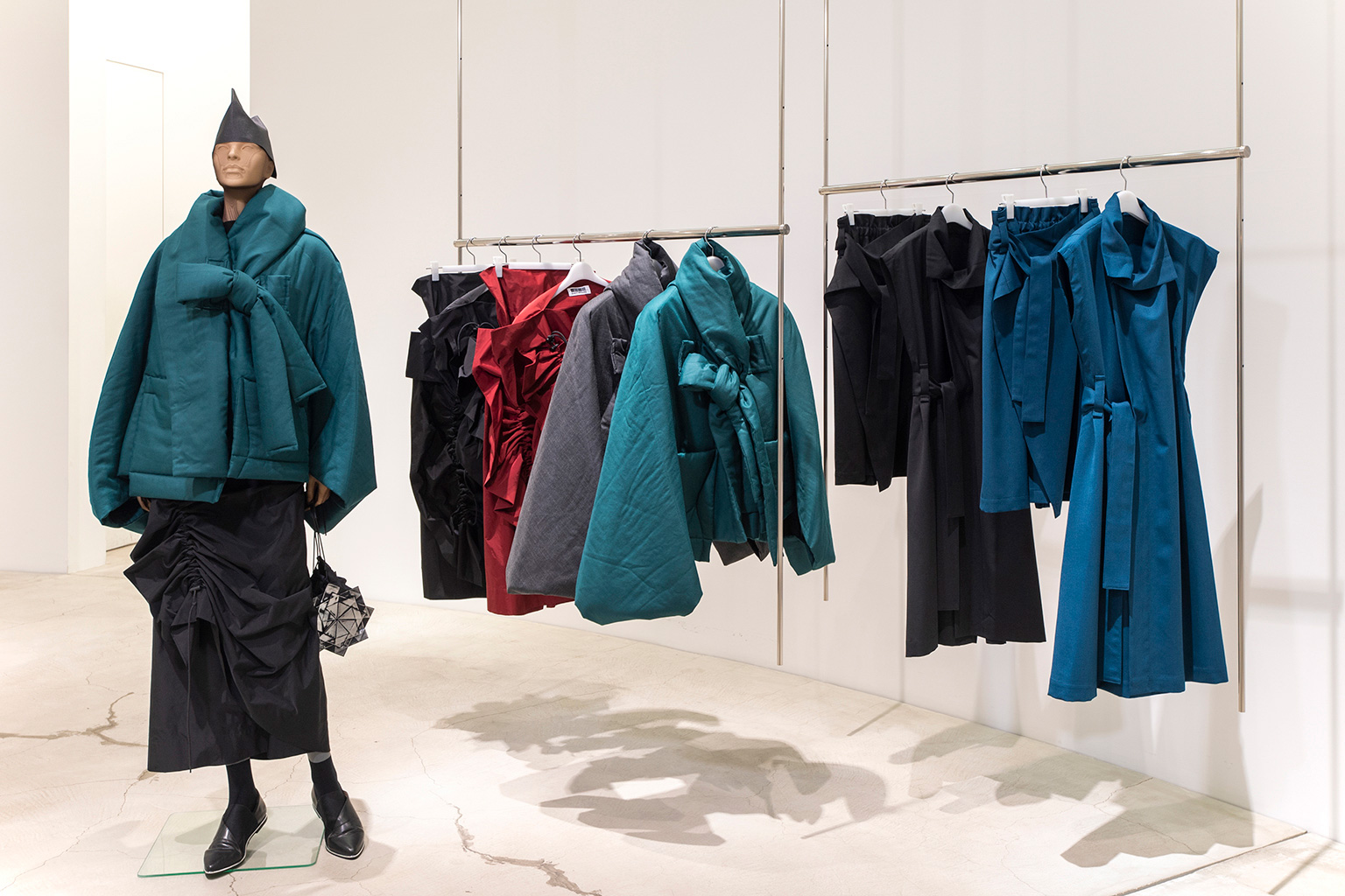 132 5. ISSEY MIYAKE