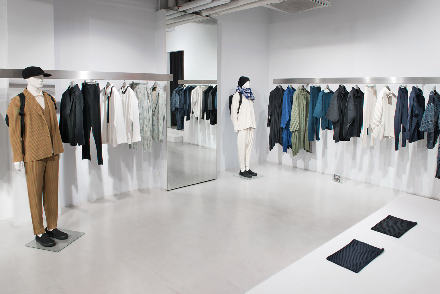 HOMME PLISSÉ ISSEY MIYAKE