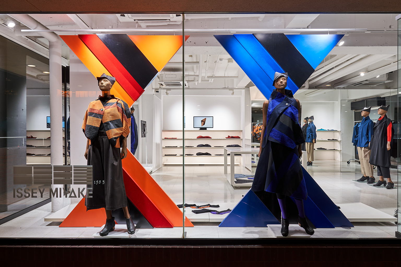 132 5. ISSEY MIYAKE