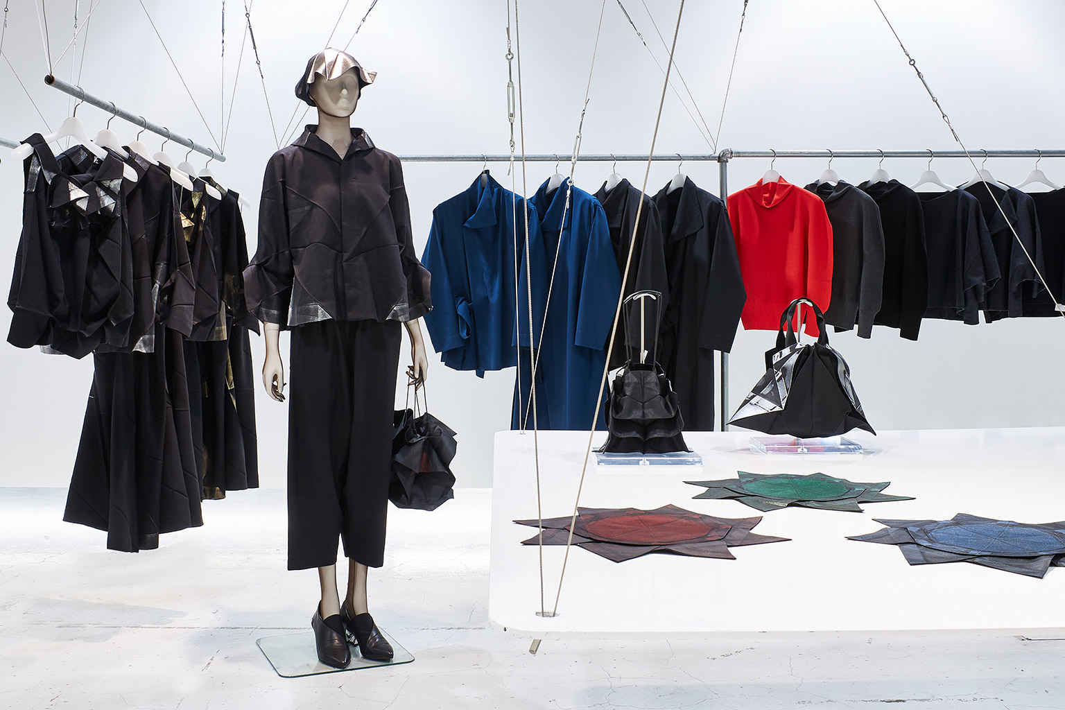 132 5. ISSEY MIYAKE