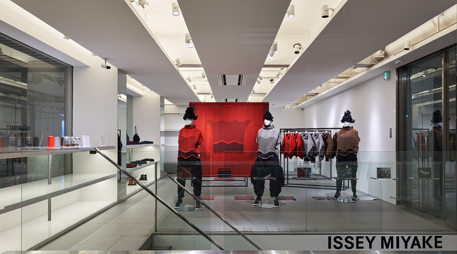 ISSEY MIYAKE / AOYAMA
